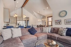 78 Alders Townhouse with Heated Garage by RedAwning