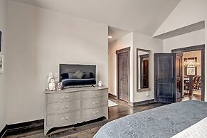 78 Alders Townhouse with Heated Garage by RedAwning