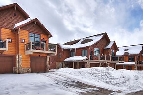 78 Alders Townhouse with Heated Garage by RedAwning