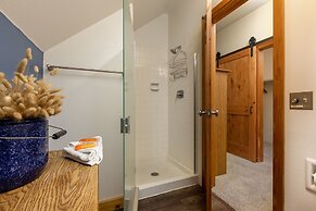 2130 The Pines 1 Bedroom Condo by RedAwning