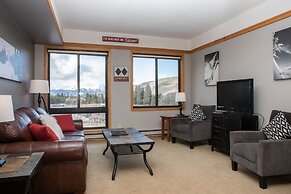 2759 Slopeside 1 Bedroom Condo by RedAwning