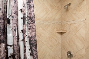 2759 Slopeside 1 Bedroom Condo by RedAwning