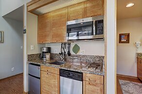 2759 Slopeside 1 Bedroom Condo by RedAwning