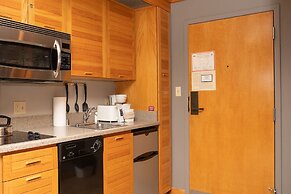 2759 Slopeside 1 Bedroom Condo by RedAwning