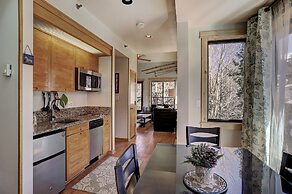 2759 Slopeside 1 Bedroom Condo by RedAwning