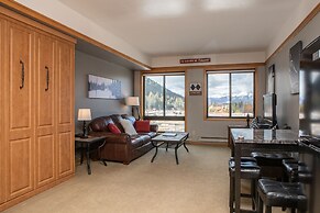 2759 Slopeside 1 Bedroom Condo by RedAwning