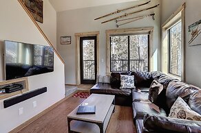 2759 Slopeside 1 Bedroom Condo by RedAwning