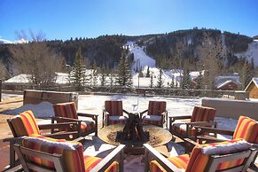 2759 Slopeside 1 Bedroom Condo by RedAwning