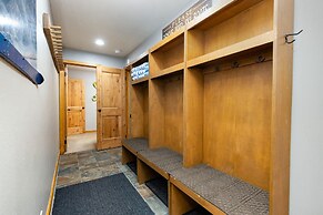 2054 The Pines 5 Bedroom Condo by RedAwning