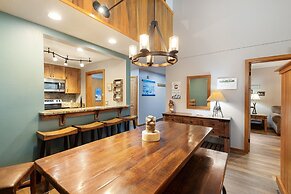 2054 The Pines 5 Bedroom Condo by RedAwning