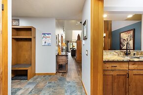 2054 The Pines 5 Bedroom Condo by RedAwning