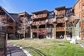 2640 Tenderfoot 3 Bedroom Condo by RedAwning