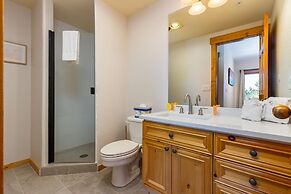 2640 Tenderfoot 3 Bedroom Condo by RedAwning