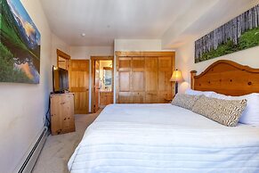 2640 Tenderfoot 3 Bedroom Condo by RedAwning