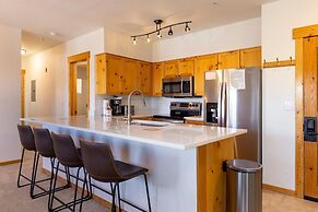 2640 Tenderfoot 3 Bedroom Condo by RedAwning