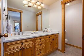 2640 Tenderfoot 3 Bedroom Condo by RedAwning