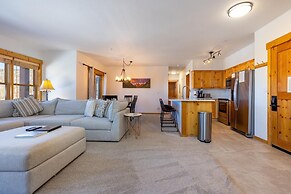 2640 Tenderfoot 3 Bedroom Condo by RedAwning