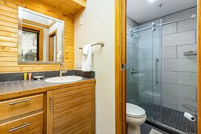 2796 Slopeside 2 Bedroom Condo by RedAwning