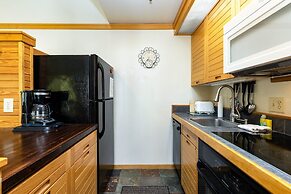 2796 Slopeside 2 Bedroom Condo by RedAwning