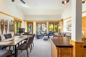 2796 Slopeside 2 Bedroom Condo by RedAwning