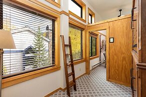 2796 Slopeside 2 Bedroom Condo by RedAwning