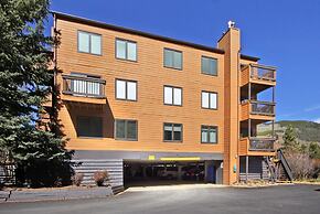 2964 Key  1 Bedroom Condo by RedAwning