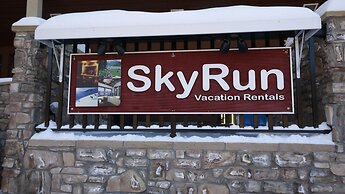 Beautiful Ski-In Ski-Out Condo, Great Location - CM244 by RedAwning