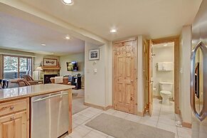 Beautiful Ski-In Ski-Out Condo, Great Location - CM244 by RedAwning