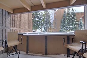 Beautiful Ski-In Ski-Out Condo, Great Location - CM244 by RedAwning