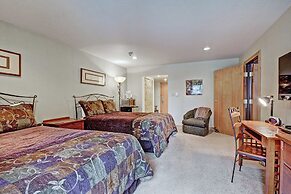 Beautiful Ski-In Ski-Out Condo, Great Location - CM244 by RedAwning
