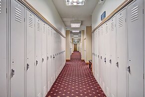 Roomy Condo with Great Amenities - VS438 by RedAwning