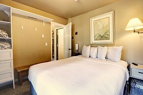 Amazing Ski-In Ski-Out Condo, Pet Friendly - Very Spacious - CM236 by 