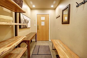 Amazing Ski-In Ski-Out Condo, Pet Friendly - Very Spacious - CM236 by 