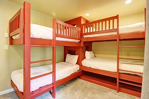 Amazing Ski-In Ski-Out Condo, Pet Friendly - Very Spacious - CM236 by 