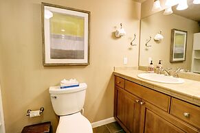 Amazing Ski-In Ski-Out Condo, Pet Friendly - Very Spacious - CM236 by 