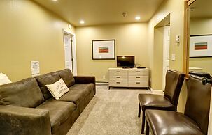 Amazing Ski-In Ski-Out Condo, Pet Friendly - Very Spacious - CM236 by 