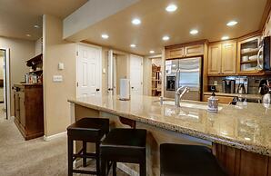 Amazing Ski-In Ski-Out Condo, Pet Friendly - Very Spacious - CM236 by 
