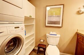 Amazing Ski-In Ski-Out Condo, Pet Friendly - Very Spacious - CM236 by 