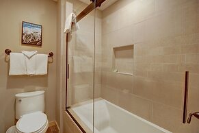 Amazing Condo in Heart of Center Village - TX304 by RedAwning