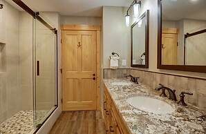 Amazing Condo in Heart of Center Village - TX304 by RedAwning