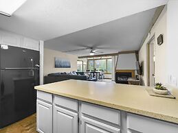 Timeless Classic Ski Condo - SH404 by RedAwning