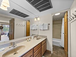 Timeless Classic Ski Condo - SH404 by RedAwning