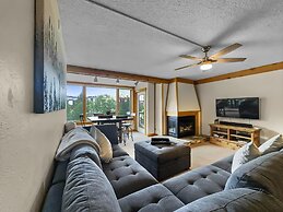 Timeless Classic Ski Condo - SH404 by RedAwning