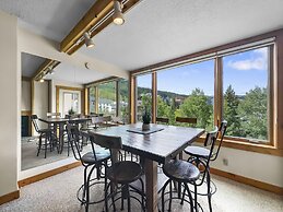 Timeless Classic Ski Condo - SH404 by RedAwning