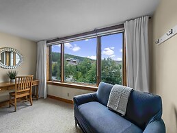 Timeless Classic Ski Condo - SH404 by RedAwning