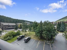 Timeless Classic Ski Condo - SH404 by RedAwning