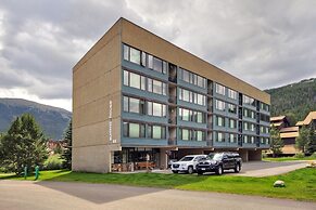 Timeless Classic Ski Condo - SH404 by RedAwning