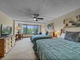 Timeless Classic Ski Condo - SH404 by RedAwning