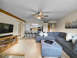 Timeless Classic Ski Condo - SH404 by RedAwning