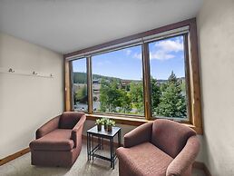 Timeless Classic Ski Condo - SH404 by RedAwning